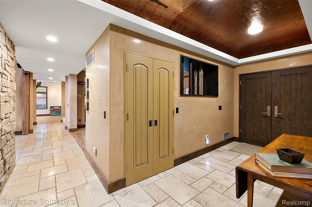 7357 Lindenmere Drive Bloomfield Charter Township MI 48301