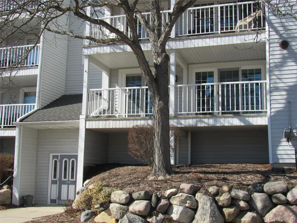 3565 S Port Cove Drive Waterford Charter Township MI 48328
