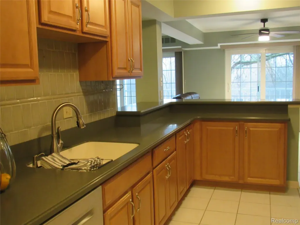 3565 S Port Cove Drive Waterford Charter Township MI 48328
