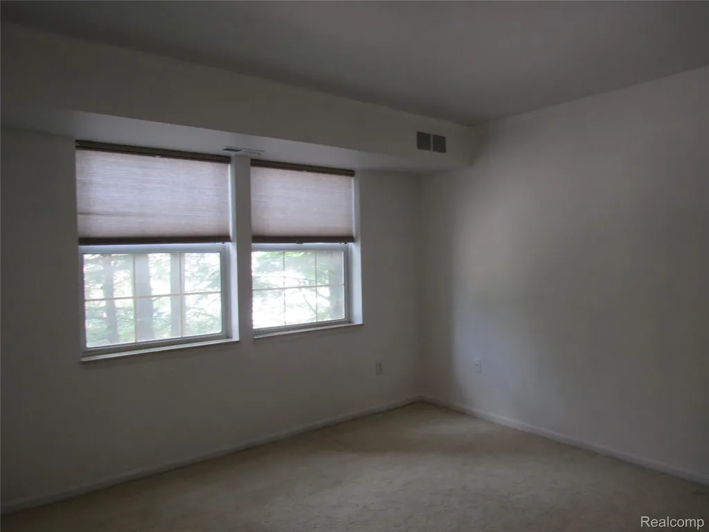 3565 S Port Cove Drive Waterford Charter Township MI 48328