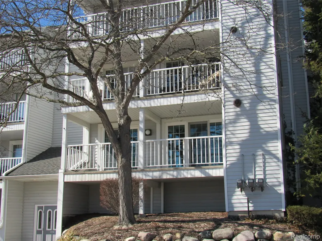 3565 S Port Cove Drive Waterford Charter Township MI 48328