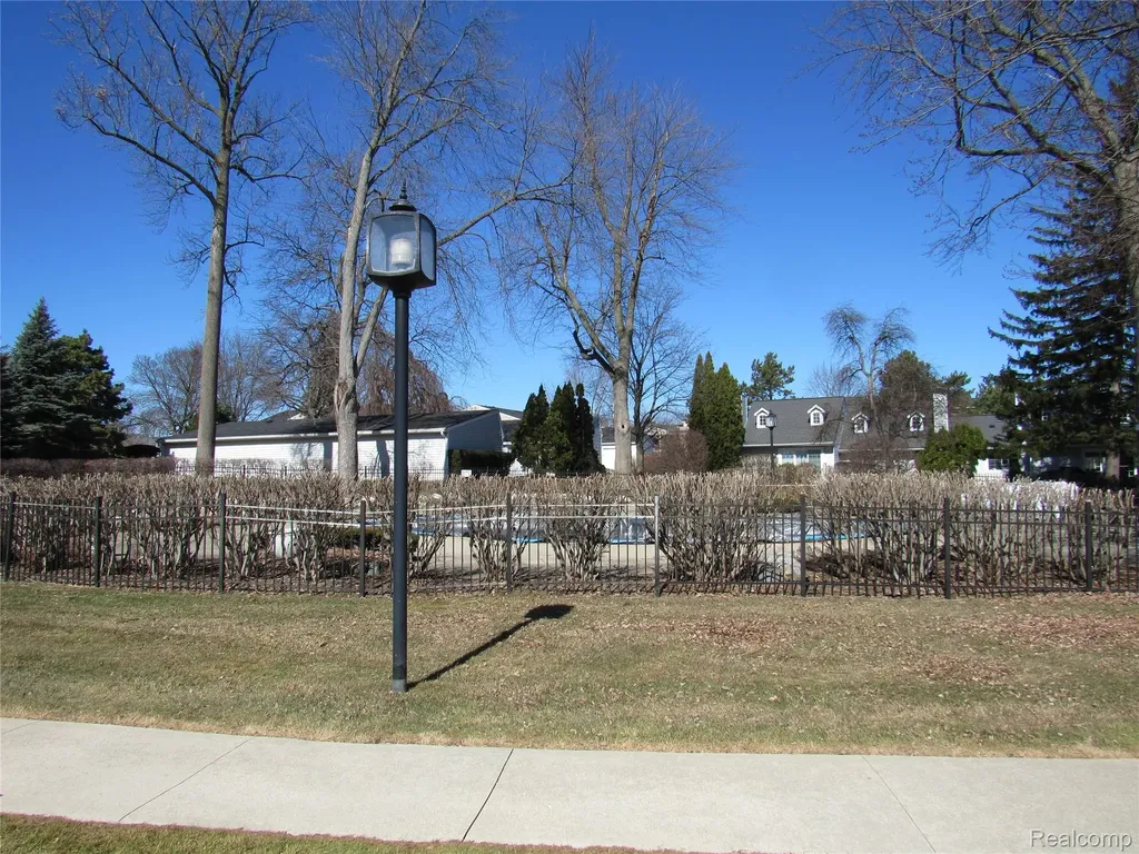 3565 S Port Cove Drive Waterford Charter Township MI 48328