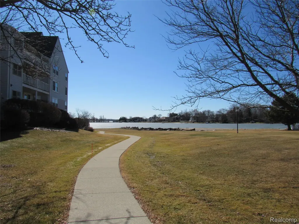 3565 S Port Cove Drive Waterford Charter Township MI 48328