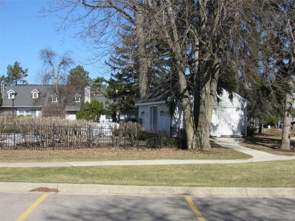 3565 S Port Cove Drive Waterford Charter Township MI 48328