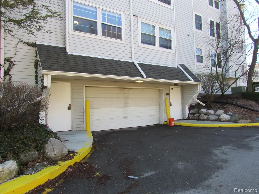 3565 S Port Cove Drive Waterford Charter Township MI 48328