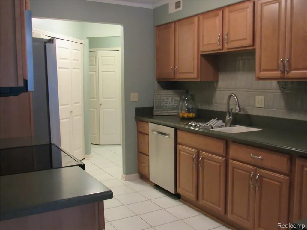 3565 S Port Cove Drive Waterford Charter Township MI 48328