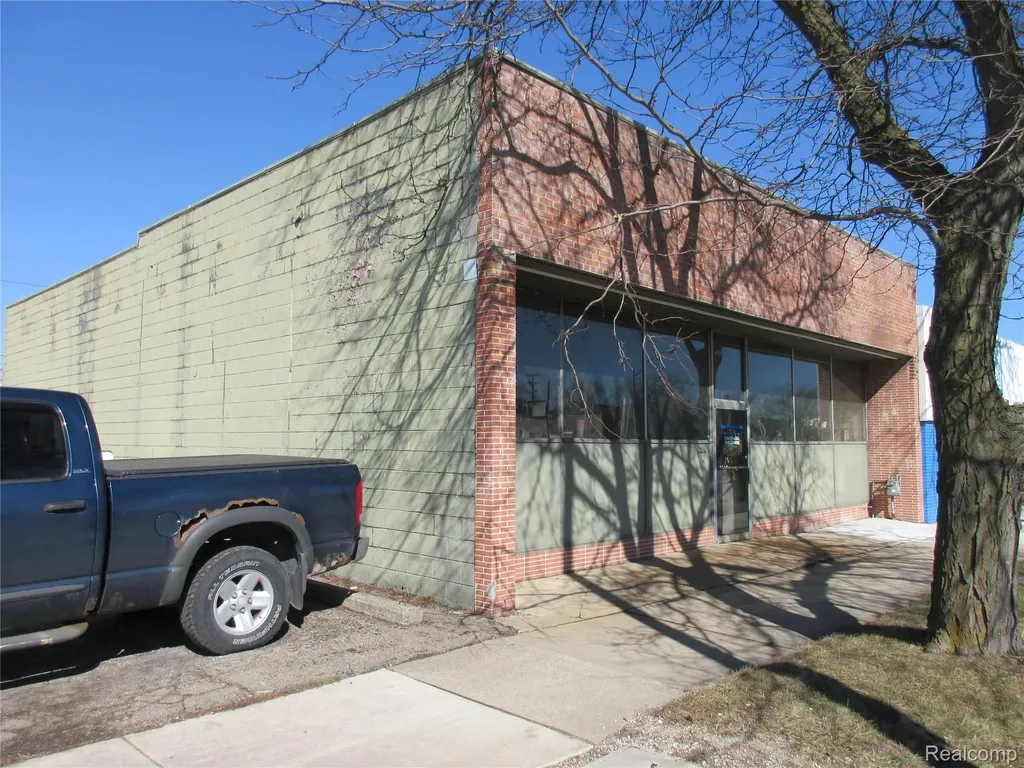 1814 Eureka Road Wyandotte City MI 48192