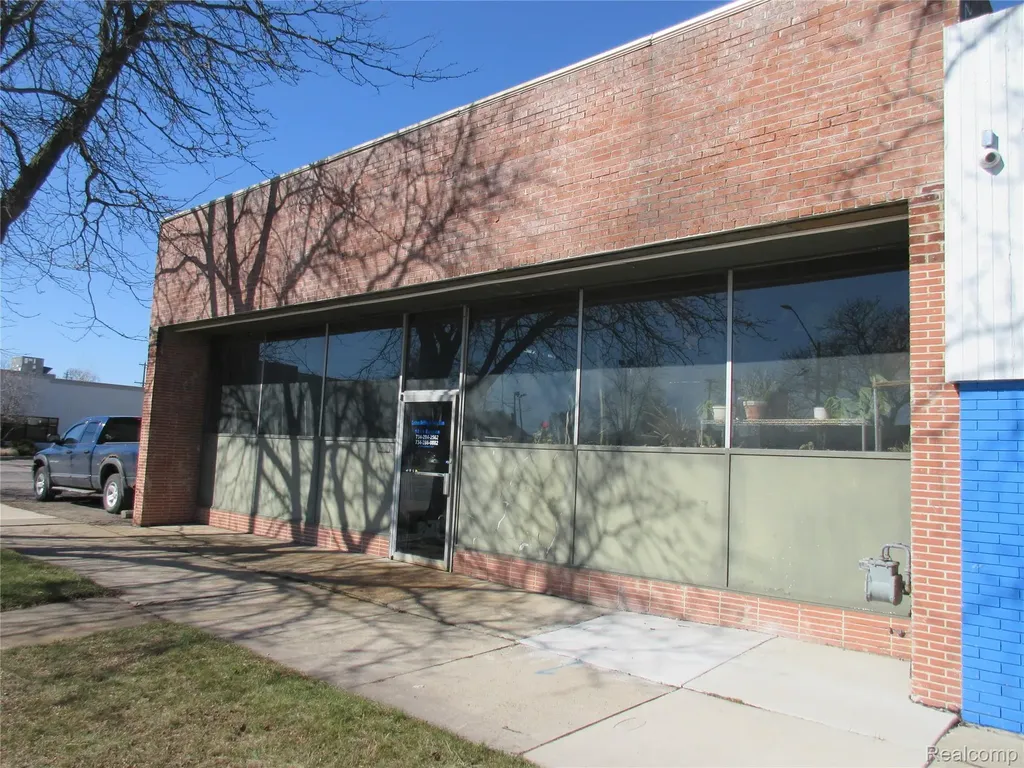 1814 Eureka Road Wyandotte City MI 48192