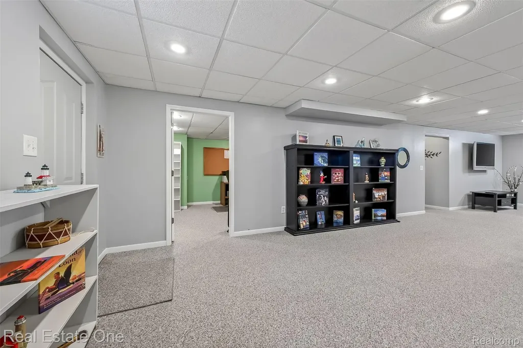 5115 Ossad Drive Norton Shores City MI 49441