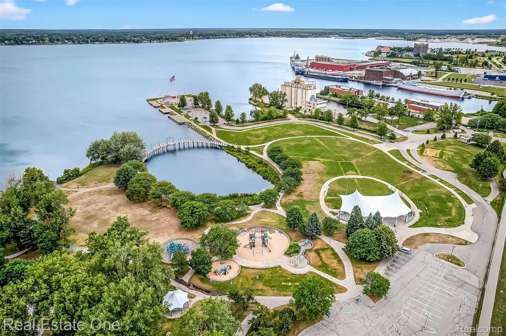 5115 Ossad Drive Norton Shores City MI 49441
