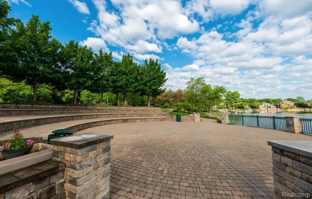 10539 Stoney Point Drive Green Oak Township MI 48178