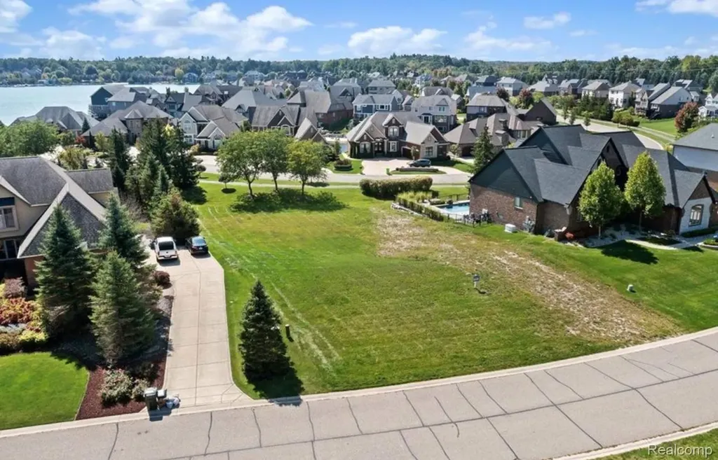 10539 Stoney Point Drive Green Oak Township MI 48178