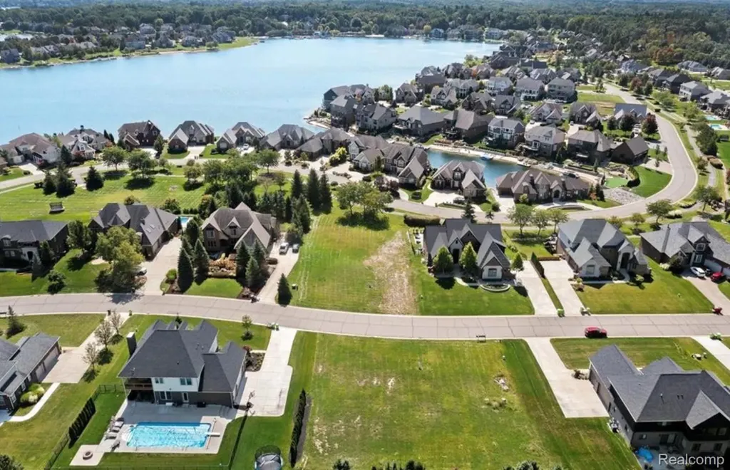 10539 Stoney Point Drive Green Oak Township MI 48178