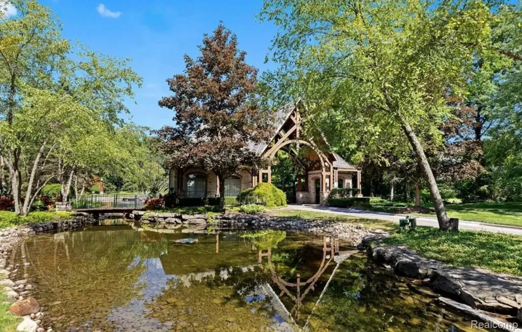 10539 Stoney Point Drive Green Oak Township MI 48178