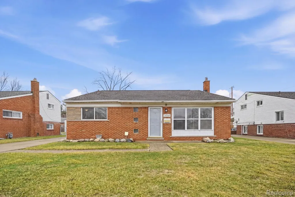 24749 Panama Avenue Warren City MI 48091
