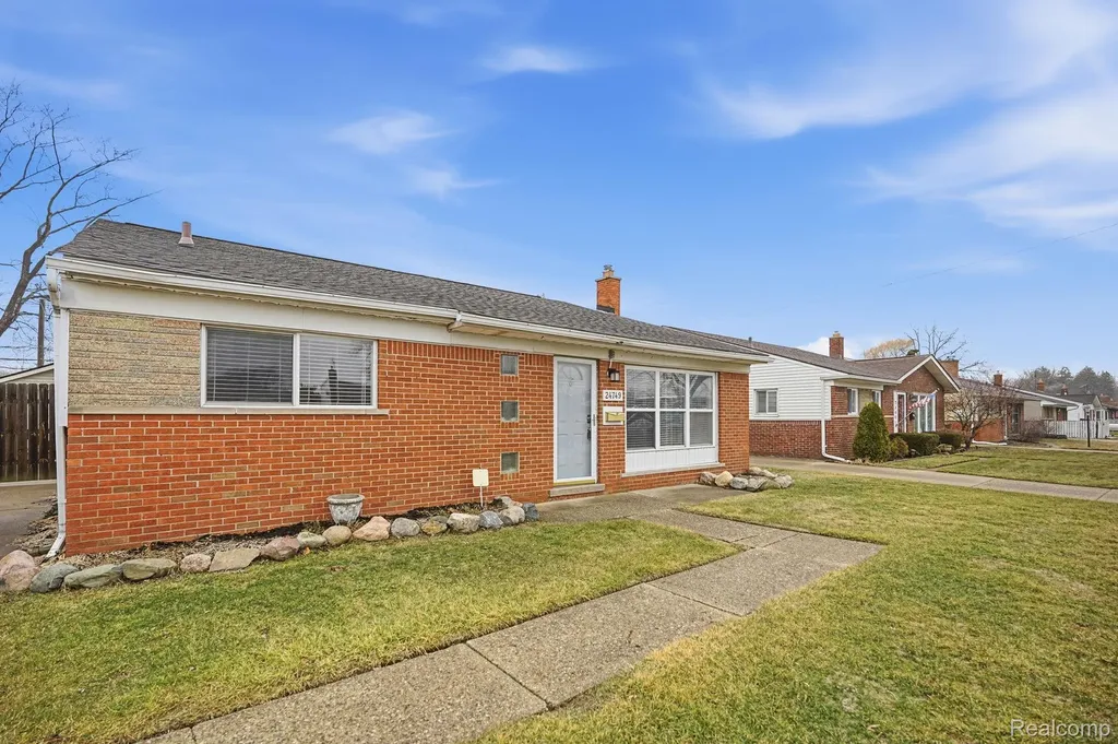 24749 Panama Avenue Warren City MI 48091