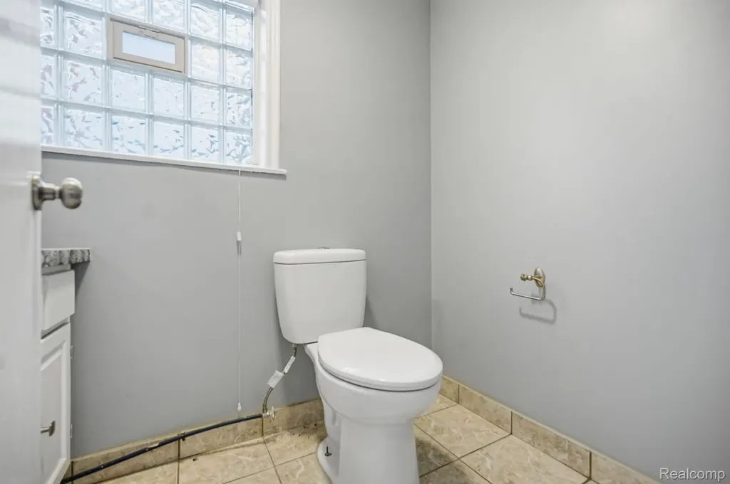 24749 Panama Avenue Warren City MI 48091