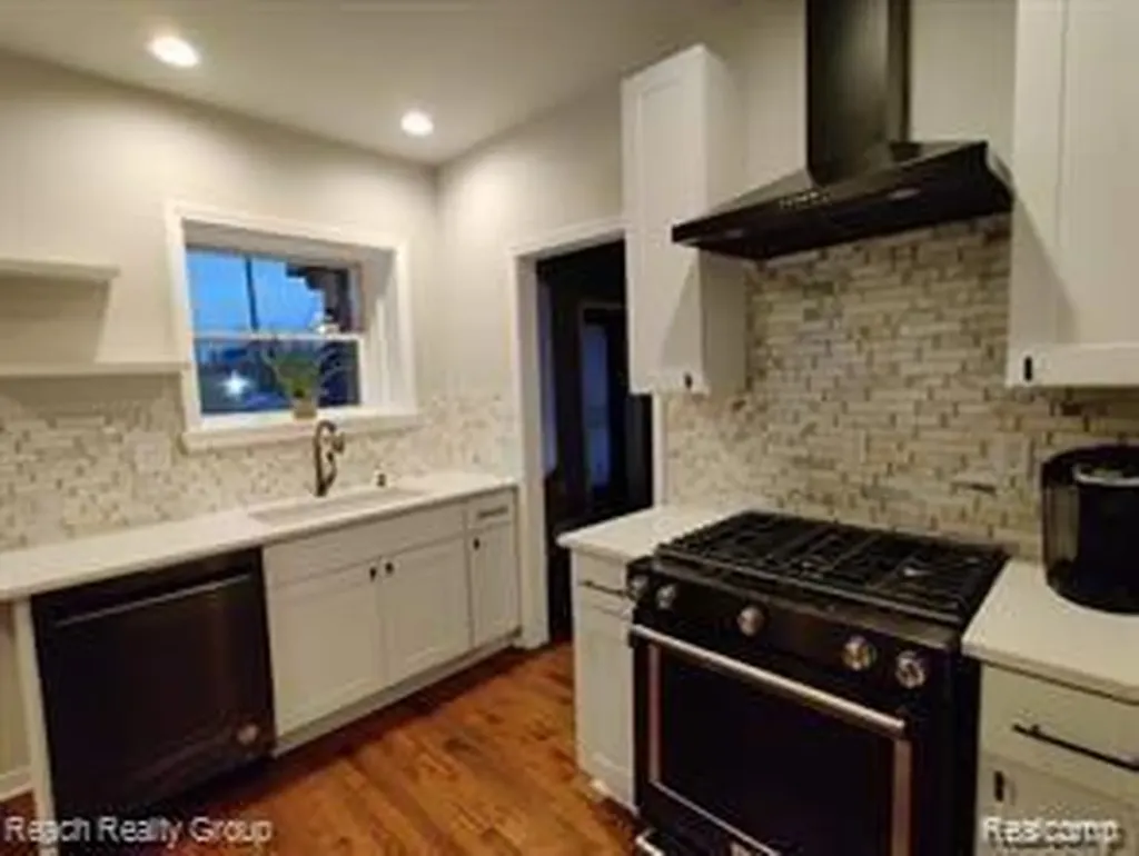 324 Eliot Street Detroit City MI 48201