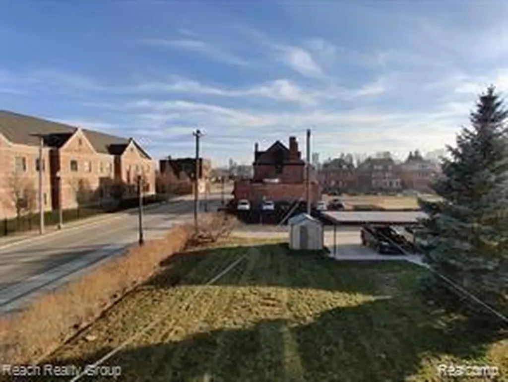 324 Eliot Street Detroit City MI 48201