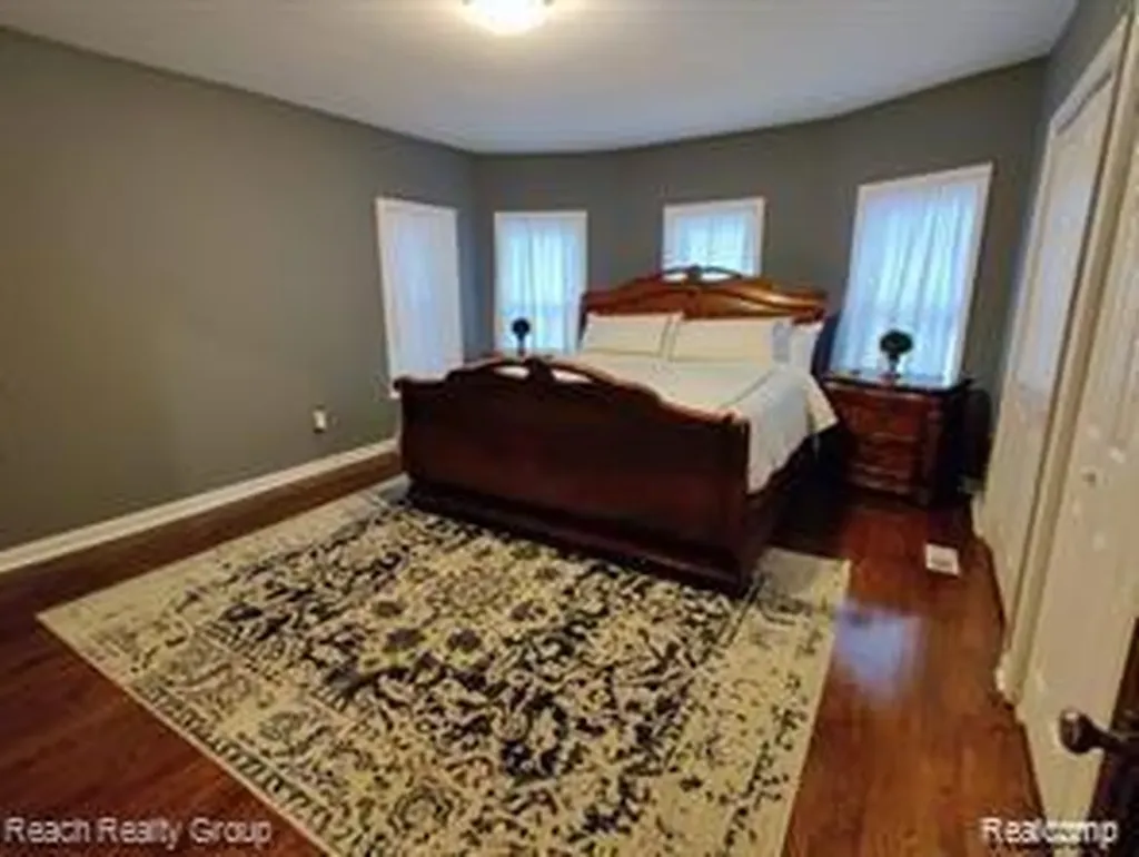 324 Eliot Street Detroit City MI 48201