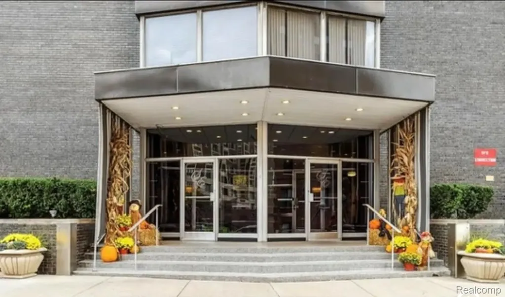 8200 Jefferson Avenue E Detroit City MI 48214