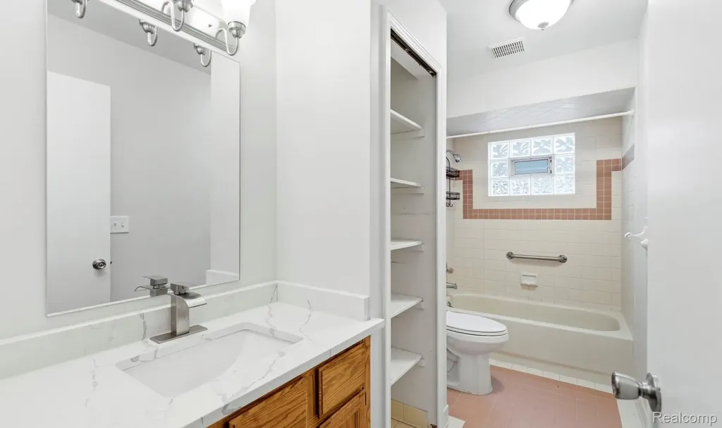 17108 Oconnor Avenue Allen Park City MI 48101