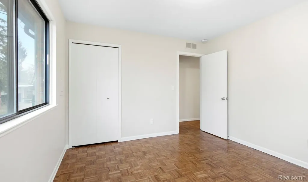 17108 Oconnor Avenue Allen Park City MI 48101