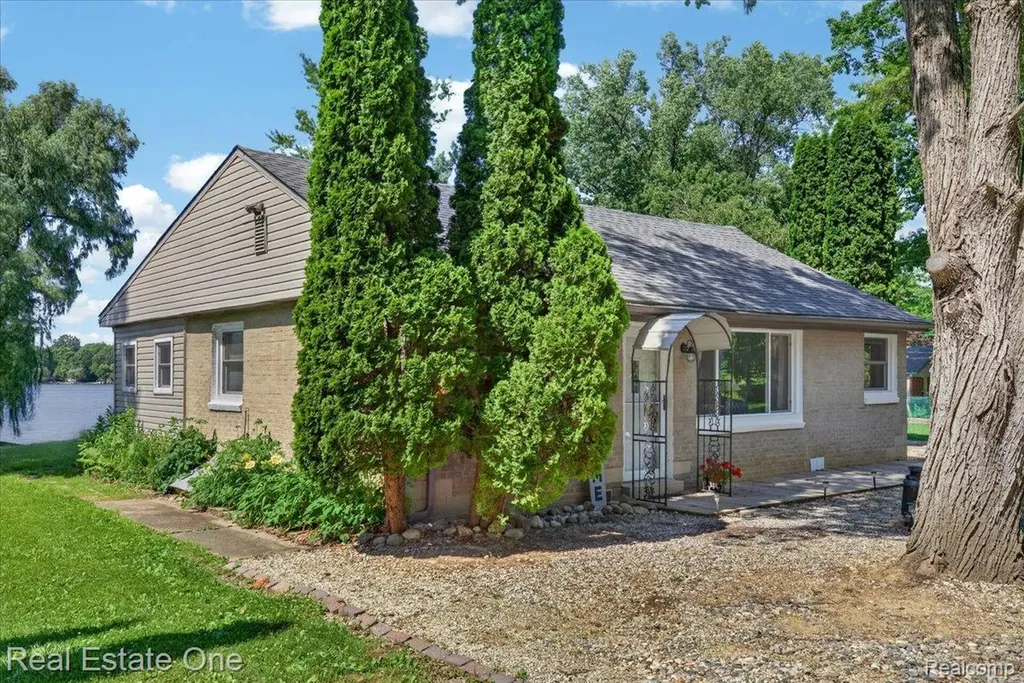705 Sunset Drive Attica Township MI 48412