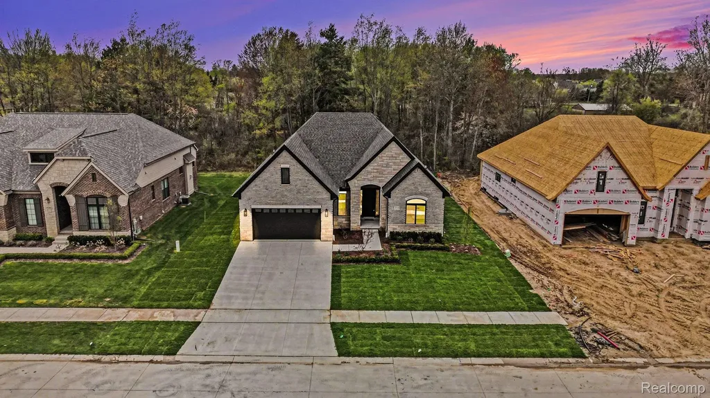 57135 Meadowridge Drive Washington Township MI 48094
