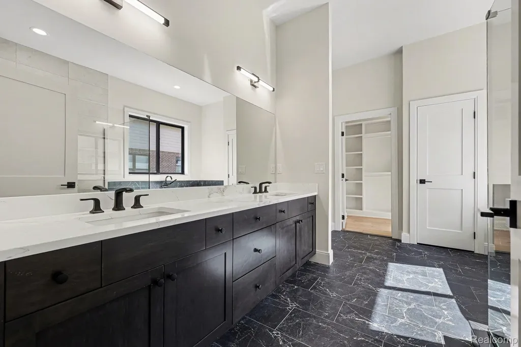 57135 Meadowridge Drive Washington Township MI 48094