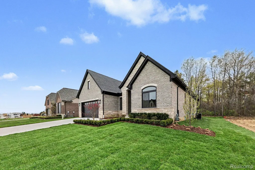 57135 Meadowridge Drive Washington Township MI 48094