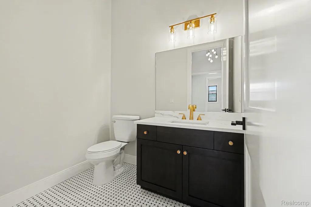 57135 Meadowridge Drive Washington Township MI 48094
