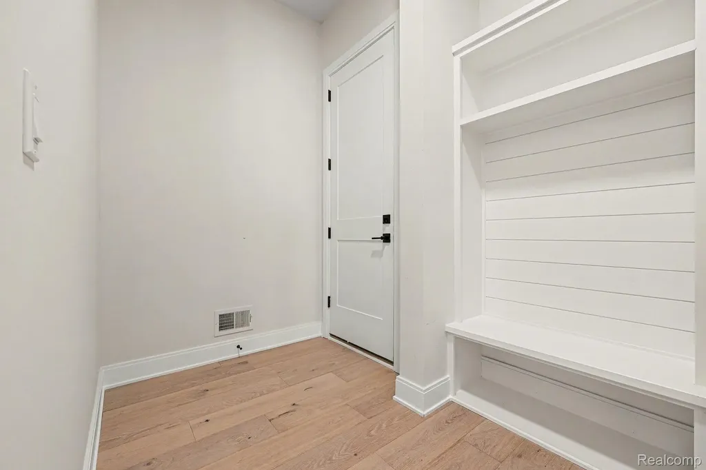 57135 Meadowridge Drive Washington Township MI 48094