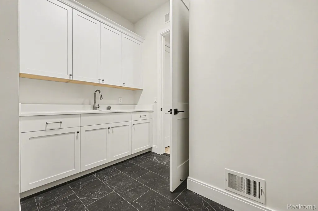 57135 Meadowridge Drive Washington Township MI 48094