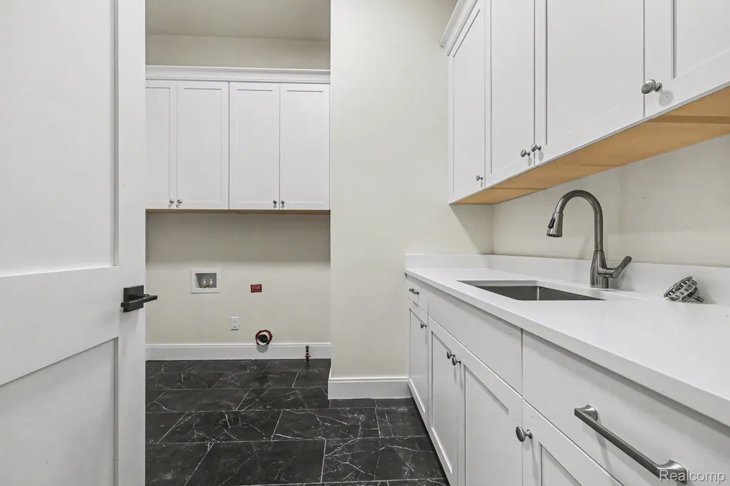 57135 Meadowridge Drive Washington Township MI 48094