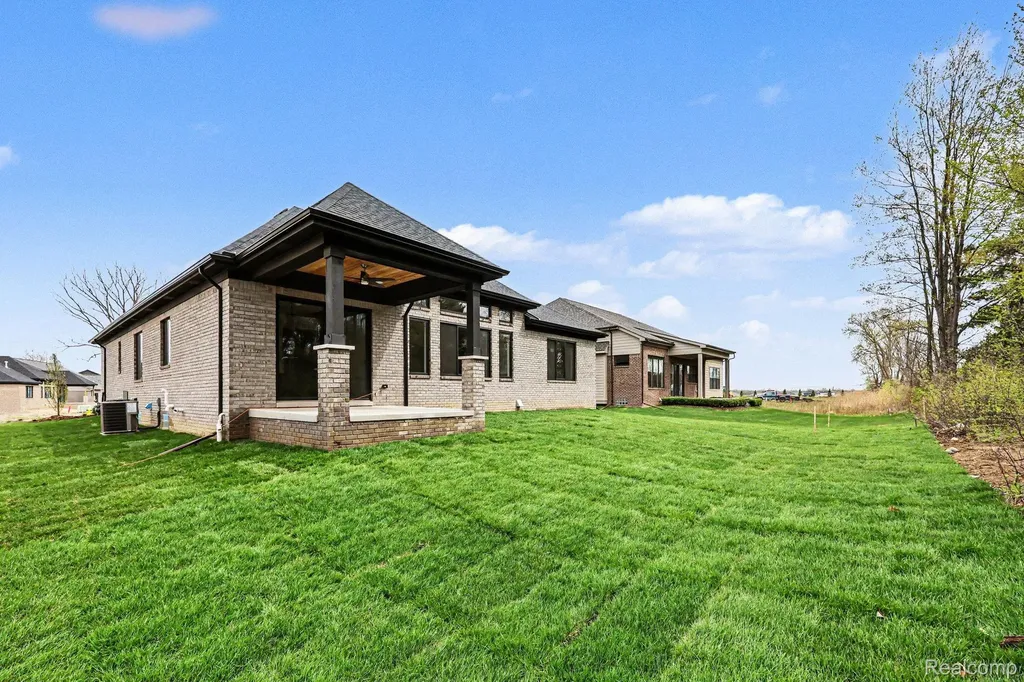 57135 Meadowridge Drive Washington Township MI 48094