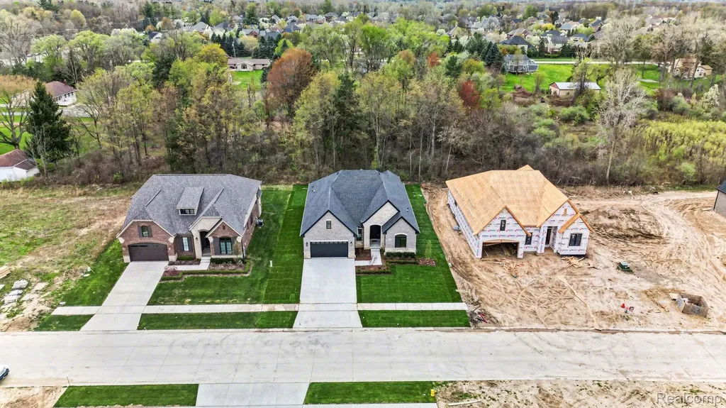 57135 Meadowridge Drive Washington Township MI 48094