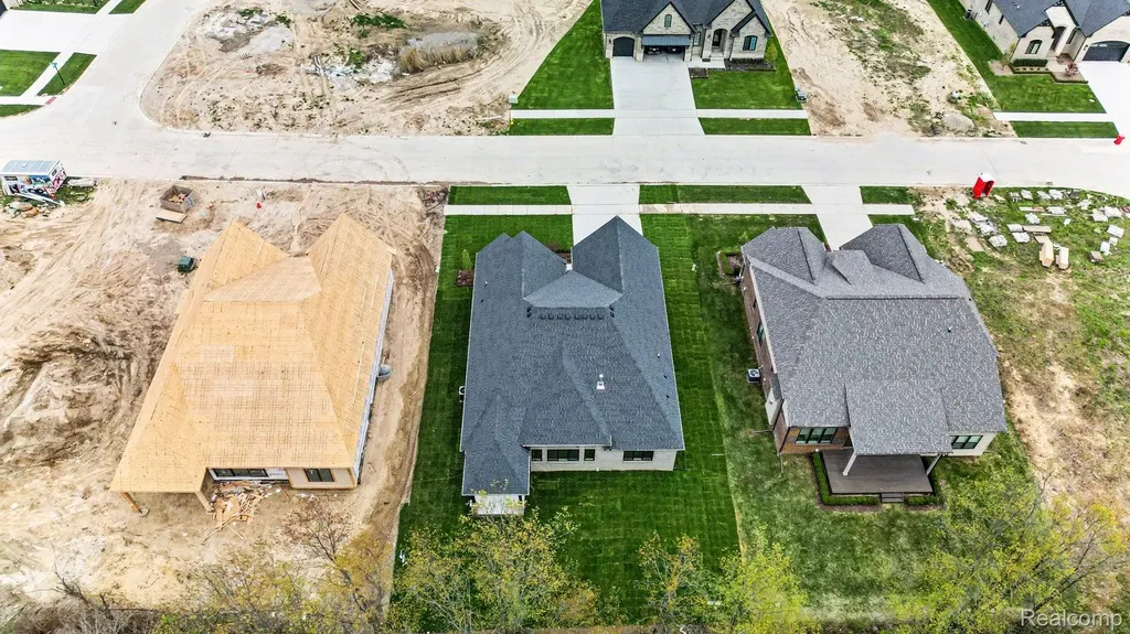 57135 Meadowridge Drive Washington Township MI 48094