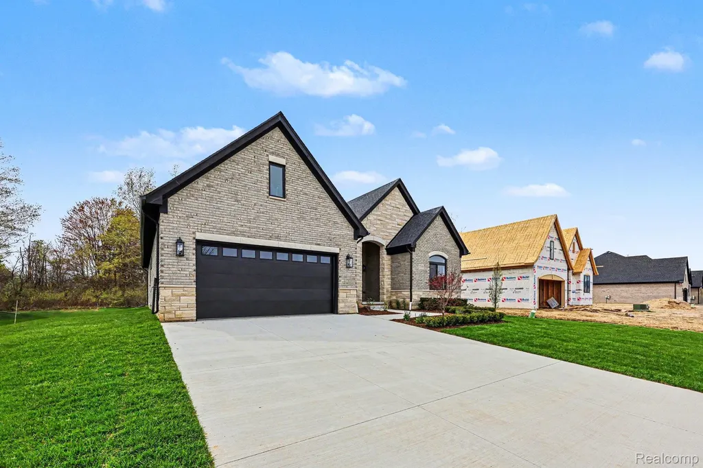 57135 Meadowridge Drive Washington Township MI 48094