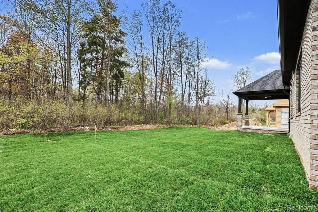 57135 Meadowridge Drive Washington Township MI 48094