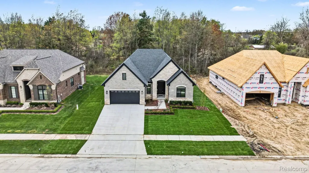 57135 Meadowridge Drive Washington Township MI 48094
