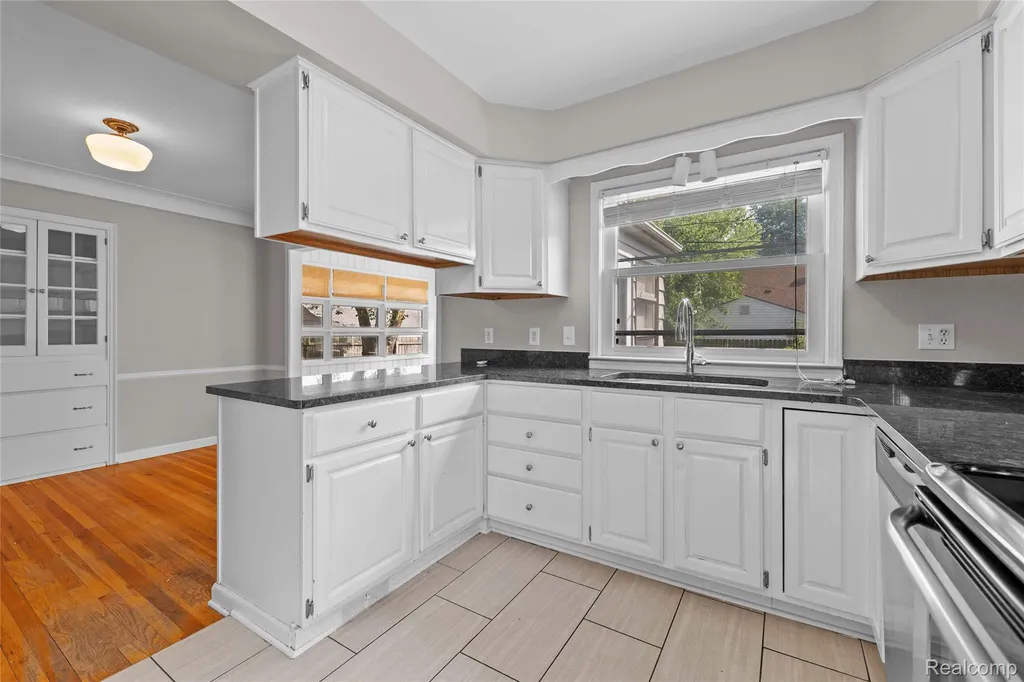 2204 Kalama Avenue Royal Oak City MI 48067