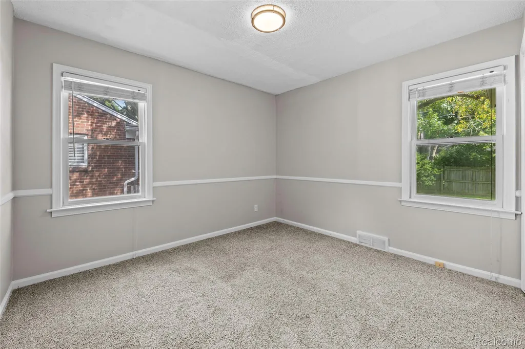 2204 Kalama Avenue Royal Oak City MI 48067