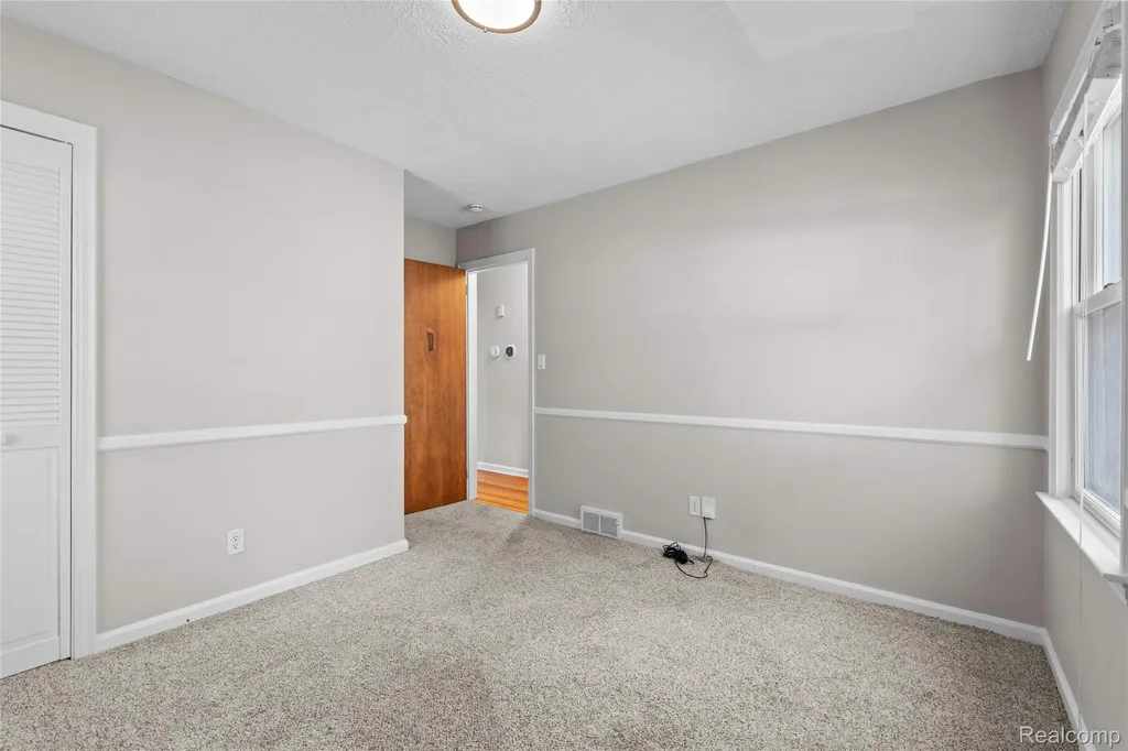 2204 Kalama Avenue Royal Oak City MI 48067
