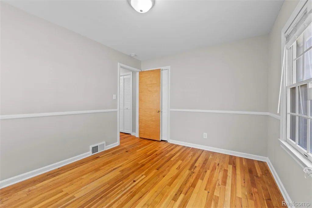 2204 Kalama Avenue Royal Oak City MI 48067