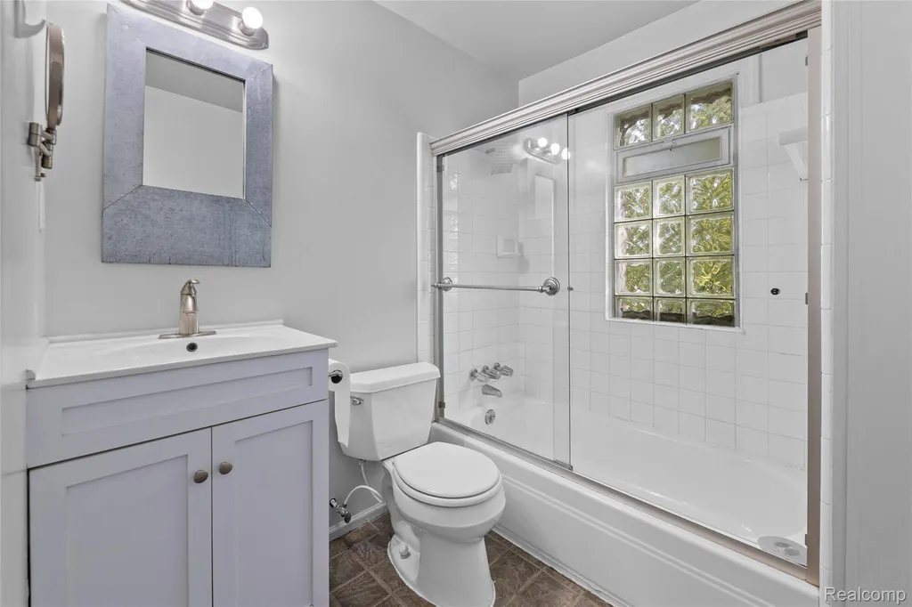 2204 Kalama Avenue Royal Oak City MI 48067