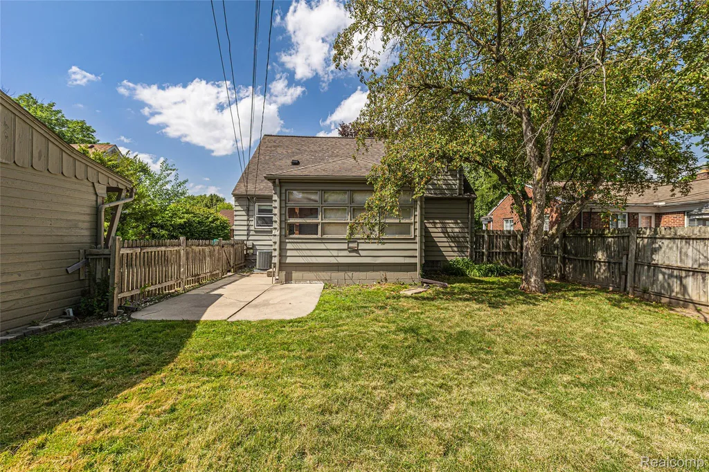 2204 Kalama Avenue Royal Oak City MI 48067