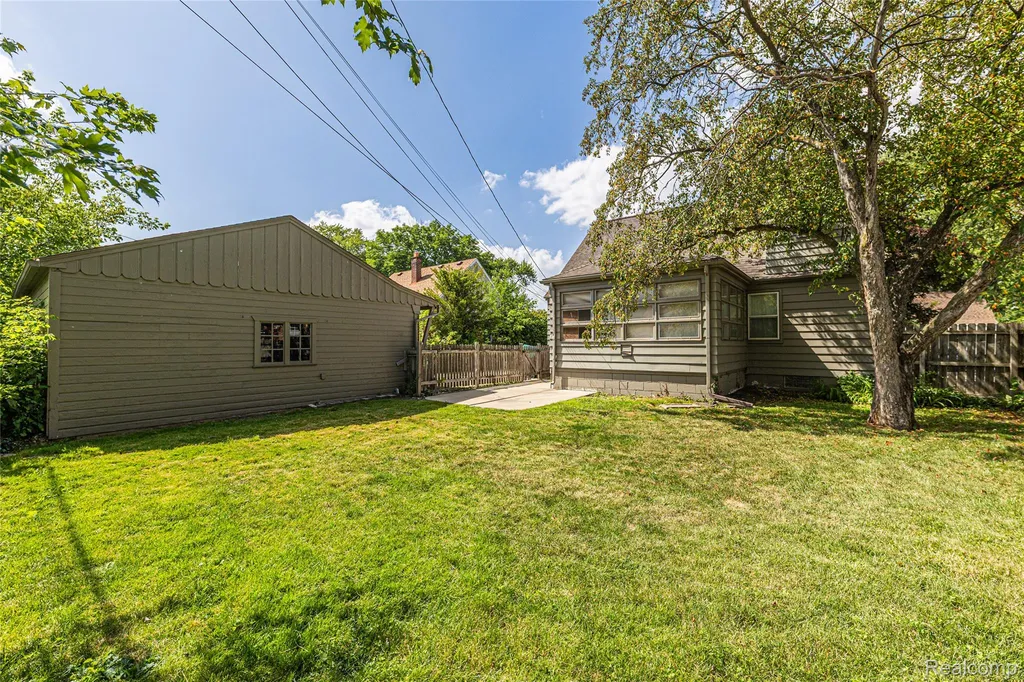 2204 Kalama Avenue Royal Oak City MI 48067