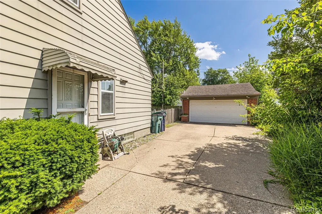 2204 Kalama Avenue Royal Oak City MI 48067