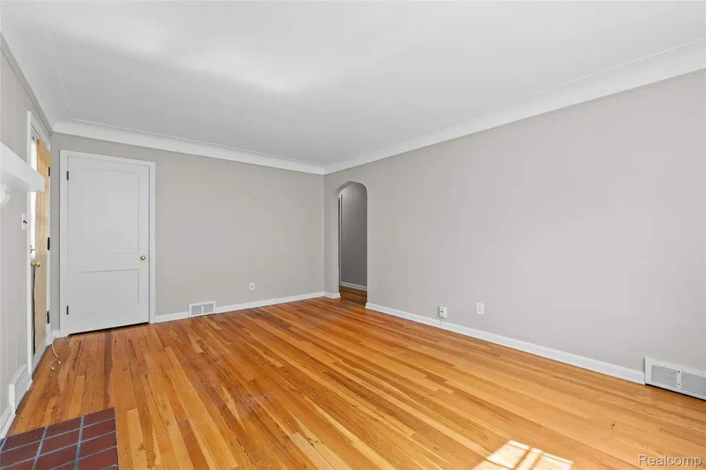 2204 Kalama Avenue Royal Oak City MI 48067